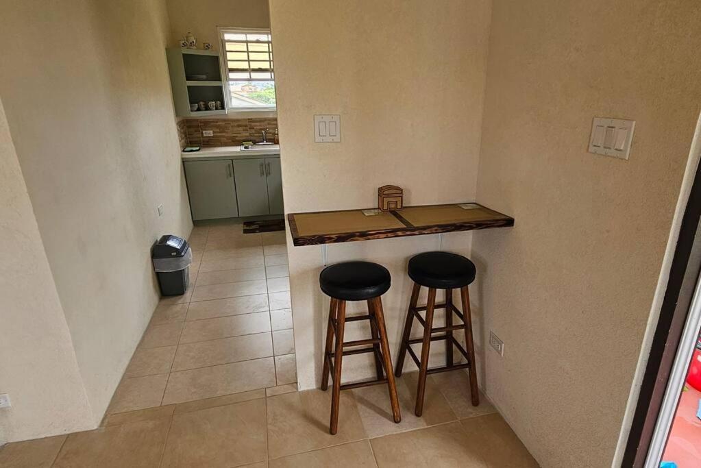 Seclusion Studio Apartment. Saint Philip Luaran gambar