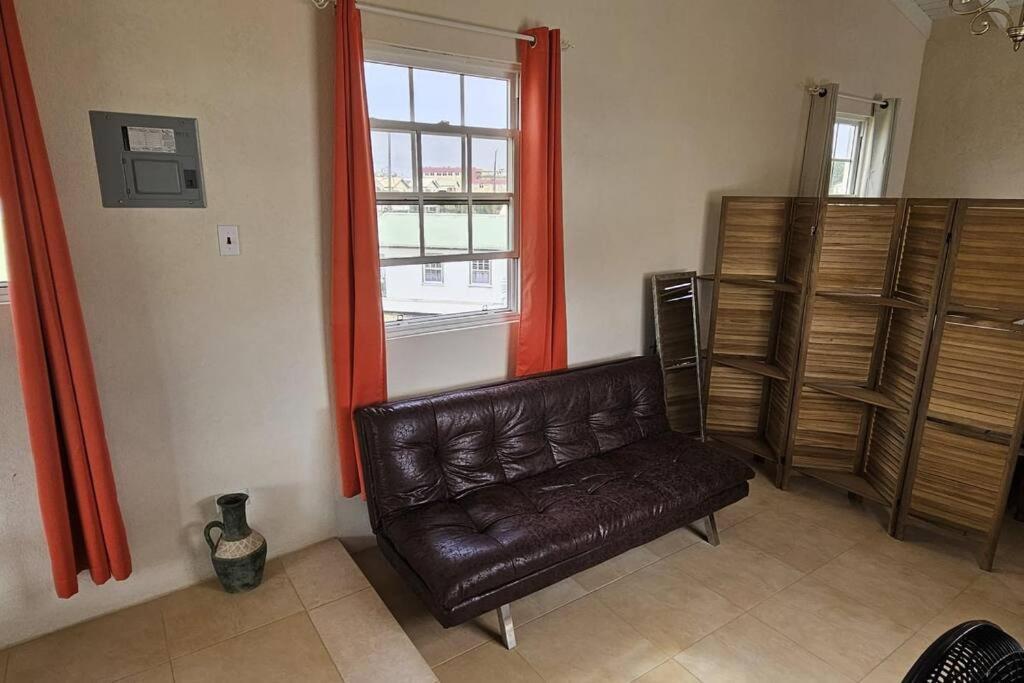 Seclusion Studio Apartment. Saint Philip Luaran gambar