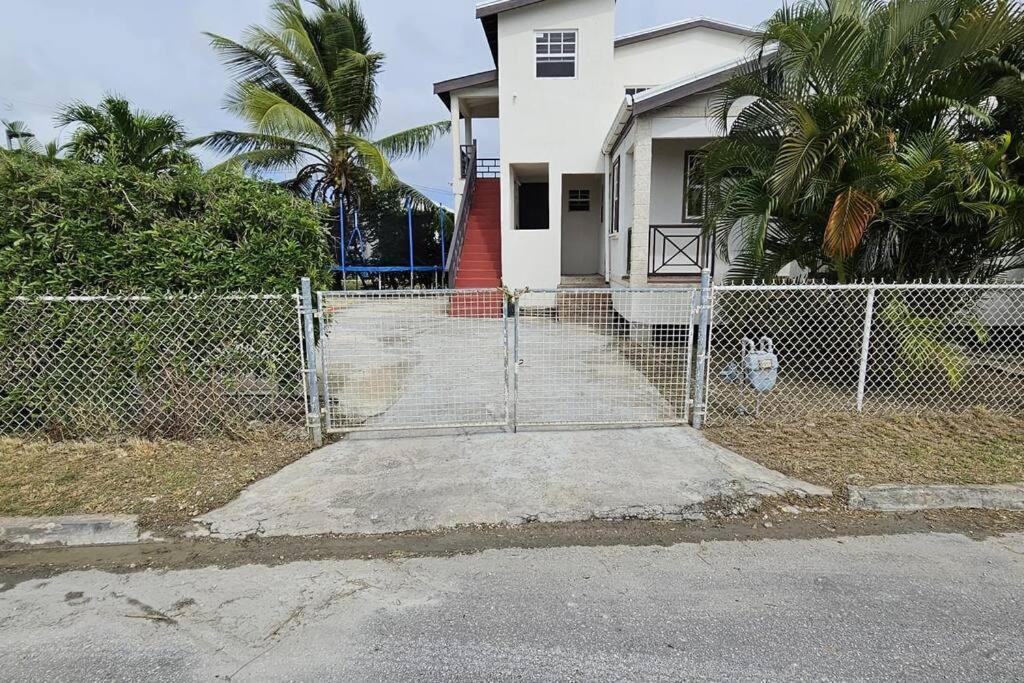 Seclusion Studio Apartment. Saint Philip Luaran gambar